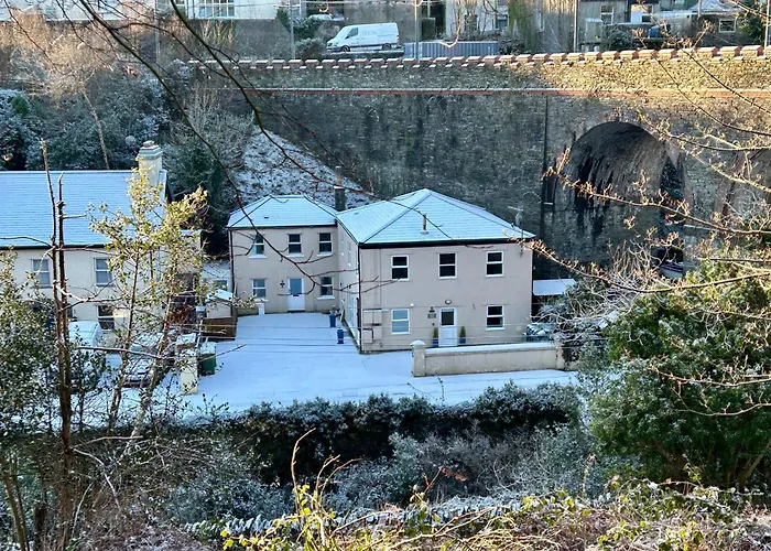The Apartment, Bridge House